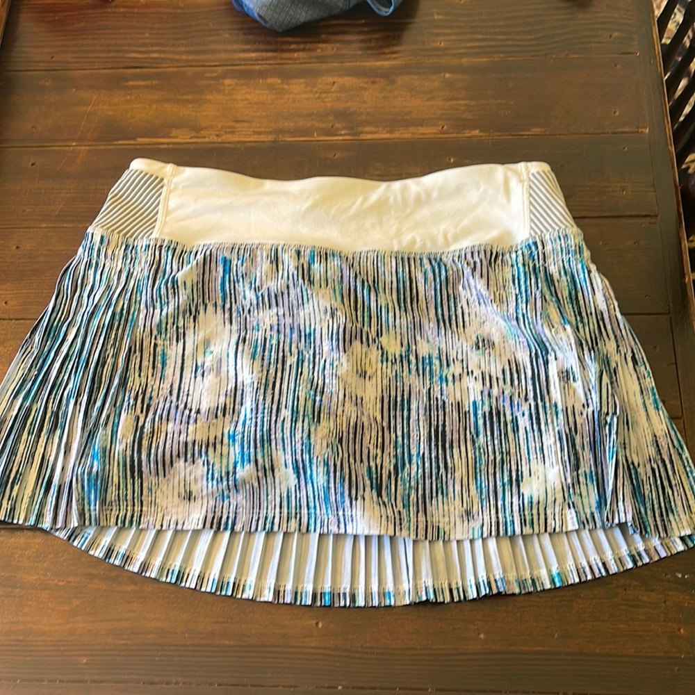Lululemon pleated skirt with shorts underneath, Size 4. EUC.